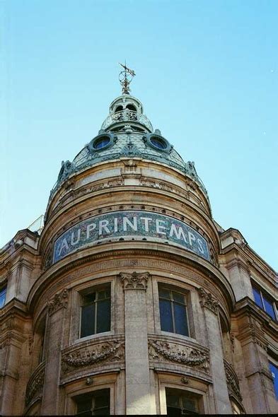 printemps paris opening hours.